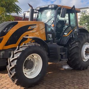 TRATOR VALTRA BH 194 HITECH ANO 2022 *APENAS 770 HRS* **04 PNEUS RADIAS NOVOS** MOTOR 6 CILINDROS 195 CV, TRANSMISSÃO HITECH3 POWER SHIFT COM TROCA AUTOMATICA DENTRO DOS GRUPOS 18F X 18R REVERSÃO - POWER SHUTLLE DE ACIONAMENTO ELETRO HIDRAULICO, TOMADA DE FORÇA INDEPENDENTE DE ACIONAMENTO ELETRO-HIDRAULICO 540/1000 VALVULAS DE CONTROLE REMOTO 4 VCR TIPO BOMBA HIFLOW E FLUXO CONSTANTE. PRE DISPOSTO PARA PILOTO AUTOMATICO.