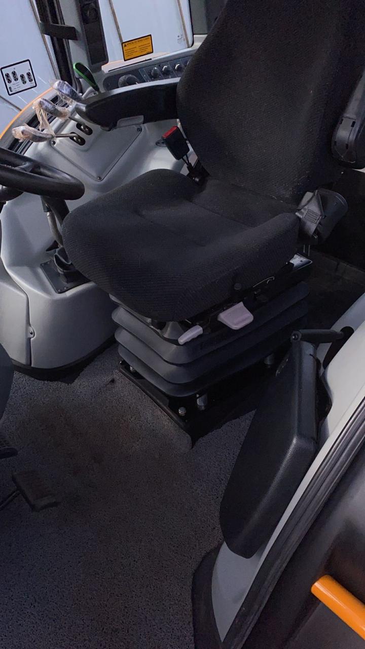TRATOR VALTRA BH 194 HITECH ANO 2022 *APENAS 770 HRS* **04 PNEUS RADIAS NOVOS** MOTOR 6 CILINDROS 195 CV, TRANSMISSÃO HITECH3 POWER SHIFT COM TROCA AUTOMATICA DENTRO DOS GRUPOS 18F X 18R REVERSÃO - POWER SHUTLLE DE ACIONAMENTO ELETRO HIDRAULICO, TOMADA DE FORÇA INDEPENDENTE DE ACIONAMENTO ELETRO-HIDRAULICO 540/1000 VALVULAS DE CONTROLE REMOTO 4 VCR TIPO BOMBA HIFLOW E FLUXO CONSTANTE. PRE DISPOSTO PARA PILOTO AUTOMATICO.