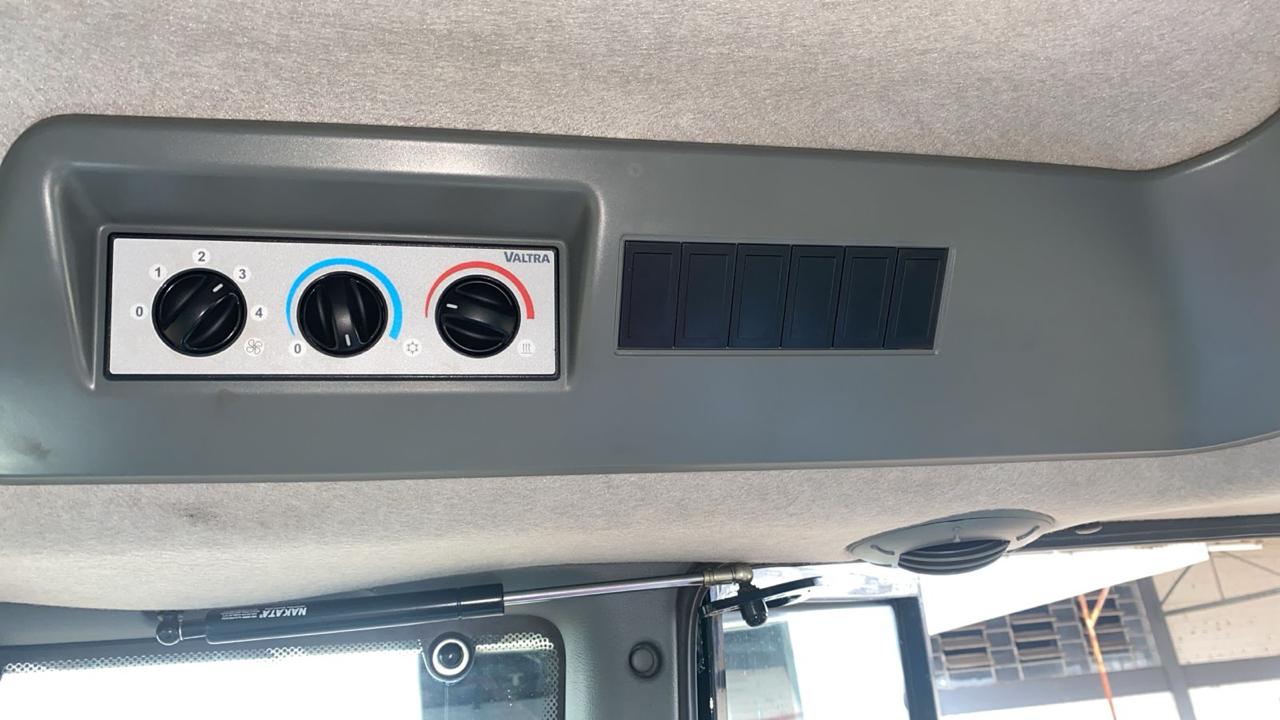 TRATOR VALTRA BH 194 HITECH ANO 2022 *APENAS 770 HRS* **04 PNEUS RADIAS NOVOS** MOTOR 6 CILINDROS 195 CV, TRANSMISSÃO HITECH3 POWER SHIFT COM TROCA AUTOMATICA DENTRO DOS GRUPOS 18F X 18R REVERSÃO - POWER SHUTLLE DE ACIONAMENTO ELETRO HIDRAULICO, TOMADA DE FORÇA INDEPENDENTE DE ACIONAMENTO ELETRO-HIDRAULICO 540/1000 VALVULAS DE CONTROLE REMOTO 4 VCR TIPO BOMBA HIFLOW E FLUXO CONSTANTE. PRE DISPOSTO PARA PILOTO AUTOMATICO.