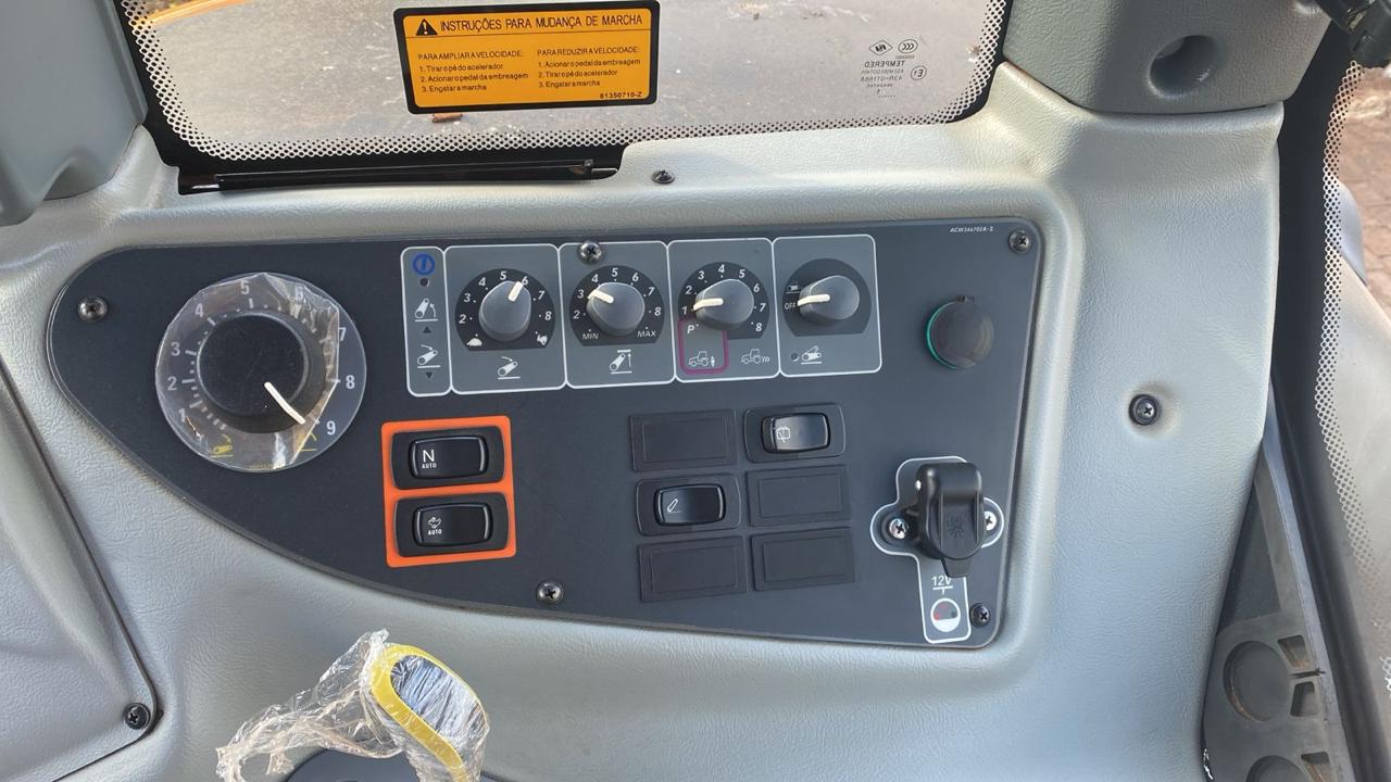 TRATOR VALTRA BH 194 HITECH ANO 2022 *APENAS 770 HRS* **04 PNEUS RADIAS NOVOS** MOTOR 6 CILINDROS 195 CV, TRANSMISSÃO HITECH3 POWER SHIFT COM TROCA AUTOMATICA DENTRO DOS GRUPOS 18F X 18R REVERSÃO - POWER SHUTLLE DE ACIONAMENTO ELETRO HIDRAULICO, TOMADA DE FORÇA INDEPENDENTE DE ACIONAMENTO ELETRO-HIDRAULICO 540/1000 VALVULAS DE CONTROLE REMOTO 4 VCR TIPO BOMBA HIFLOW E FLUXO CONSTANTE. PRE DISPOSTO PARA PILOTO AUTOMATICO.