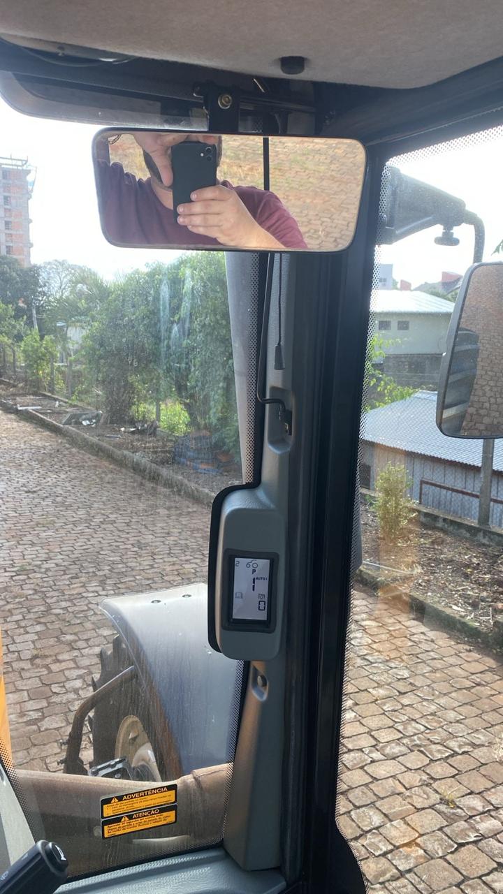 TRATOR VALTRA BH 194 HITECH ANO 2022 *APENAS 770 HRS* **04 PNEUS RADIAS NOVOS** MOTOR 6 CILINDROS 195 CV, TRANSMISSÃO HITECH3 POWER SHIFT COM TROCA AUTOMATICA DENTRO DOS GRUPOS 18F X 18R REVERSÃO - POWER SHUTLLE DE ACIONAMENTO ELETRO HIDRAULICO, TOMADA DE FORÇA INDEPENDENTE DE ACIONAMENTO ELETRO-HIDRAULICO 540/1000 VALVULAS DE CONTROLE REMOTO 4 VCR TIPO BOMBA HIFLOW E FLUXO CONSTANTE. PRE DISPOSTO PARA PILOTO AUTOMATICO.