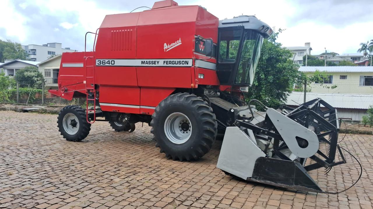 COLHEITADEIRA MF 3640 ANO 2003 16 PÉS HIPERFLEX - Imagem 2
