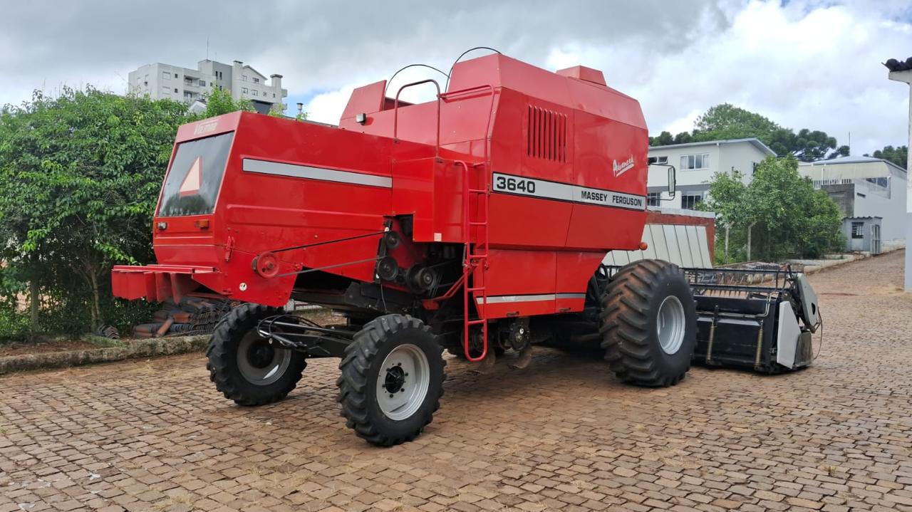 COLHEITADEIRA MF 3640 ANO 2003 16 PÉS HIPERFLEX - Imagem 3