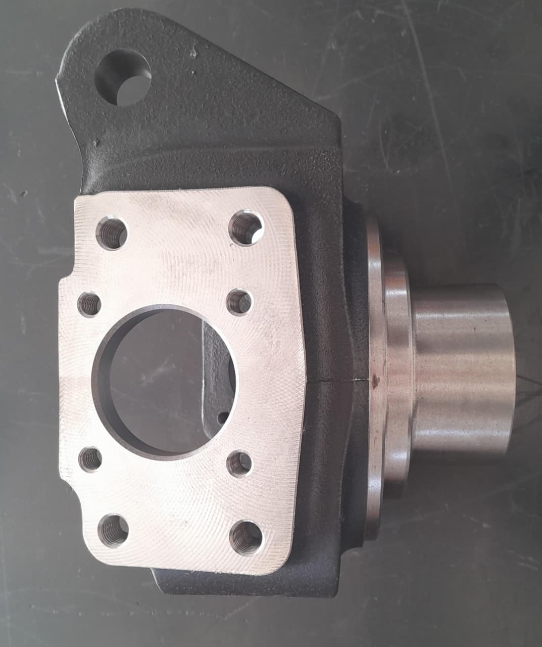CARCACA DE ARTICULACAO L. ESQUERDA TSA/09 A750/A850/A950/4275/4265 - 4475315026 = 8016103145007 = 42800718 = 87534500 ZF JOHN DEERE 5090E VALTRA A550/A650/A750/A850/A950 MASSEY FERGUSON 4265/4275/4283 LS TRACTOR P80/P90/P100 AGRALE 5075/575.4 LANDINI RT65
